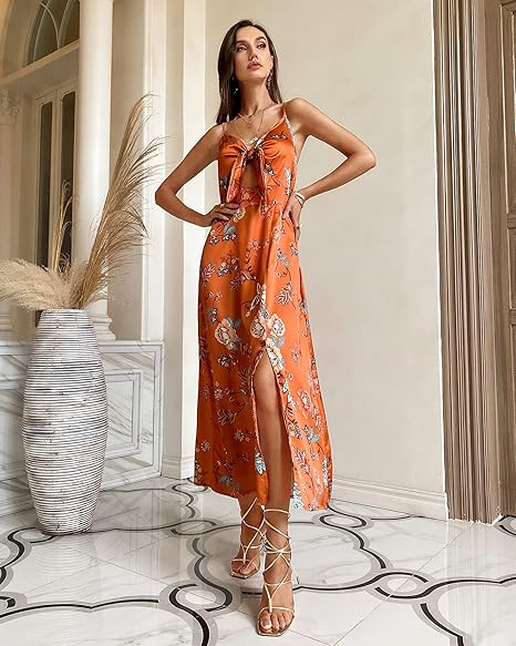 Abito midi da donna in raso con spalline sottili.